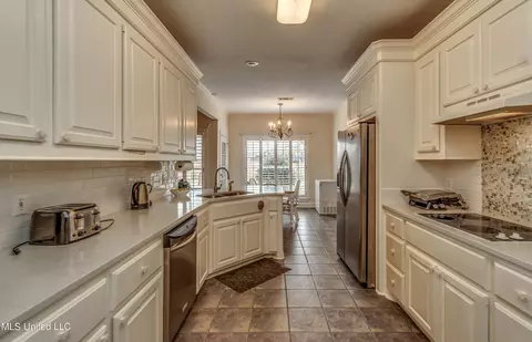 Kitchen - 714 Danforth Dr, Madison, MS 39110 photo 7 of 7