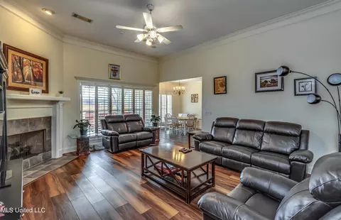 Living - 714 Danforth Dr, Madison, MS 39110 photo 2 of 5