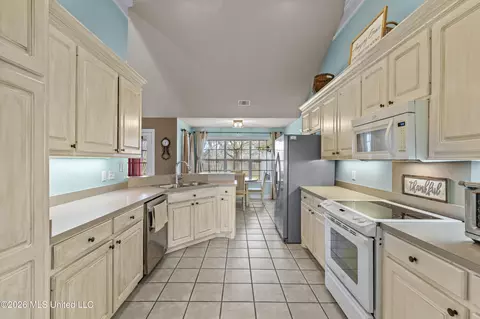 Kitchen - 343 Avalon Way, Brandon, MS 39047 photo 1 of 5