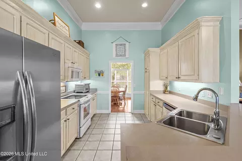 Kitchen - 343 Avalon Way, Brandon, MS 39047 photo 4 of 5