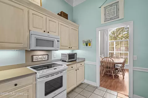 Kitchen - 343 Avalon Way, Brandon, MS 39047 photo 2 of 5