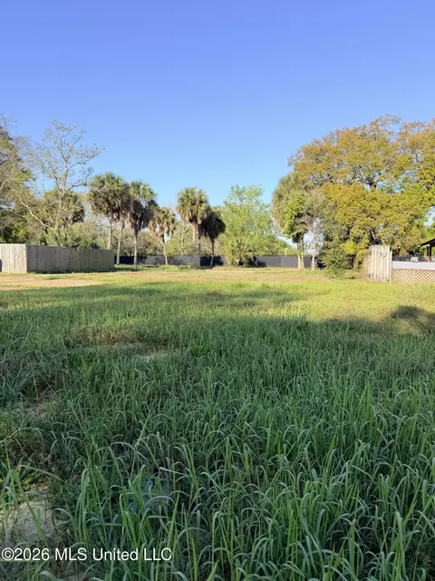 367 Forrest Ave, Biloxi, MS 39530