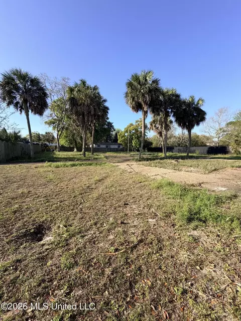 367 Forrest Ave, Biloxi, MS 39530 photo 4