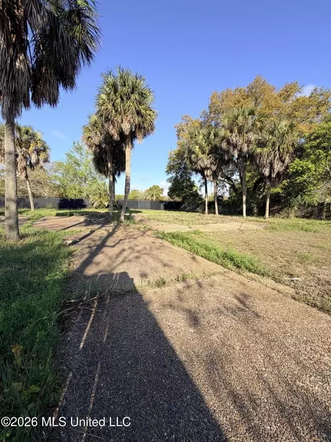 367 Forrest Ave, Biloxi, MS 39530 photo 3