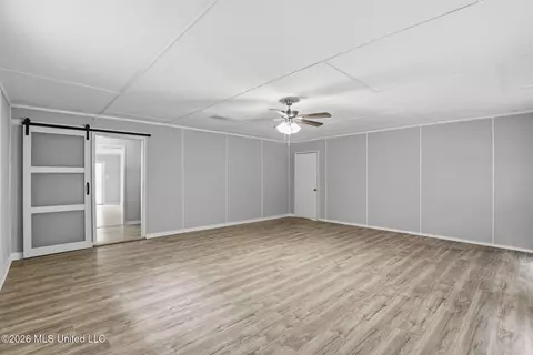 Living - 413 Michael Dr, Brandon, MS 39042 photo 2 of 7