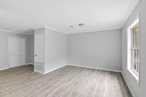 Living - 413 Michael Dr, Brandon, MS 39042 photo 7 of 7