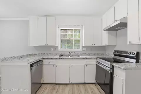 Kitchen - 413 Michael Dr, Brandon, MS 39042 photo 1 of 1