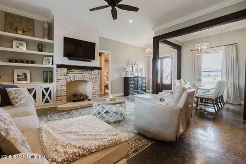Living - 500 Wales Way, Flowood, MS 39232 photo 1 of 2
