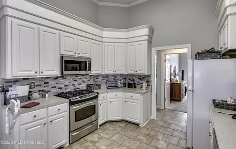 Kitchen - 371 Avalon Way, Brandon, MS 39047 photo 2 of 7