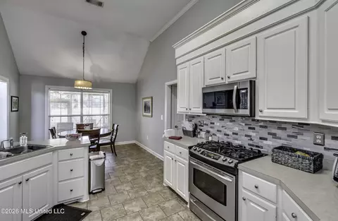 Kitchen - 371 Avalon Way, Brandon, MS 39047 photo 4 of 7