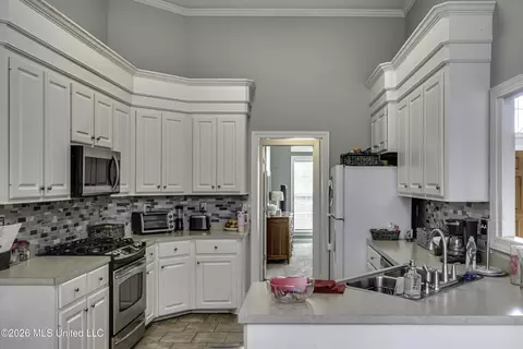Kitchen - 371 Avalon Way, Brandon, MS 39047 photo 7 of 7