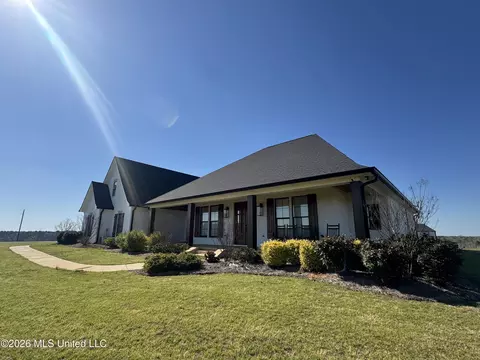 329 Gilmers Chapel Rd, Conehatta, MS 39057