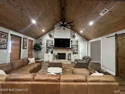 Living - 329 Gilmers Chapel Rd, Conehatta, MS 39057 photo 3 of 3