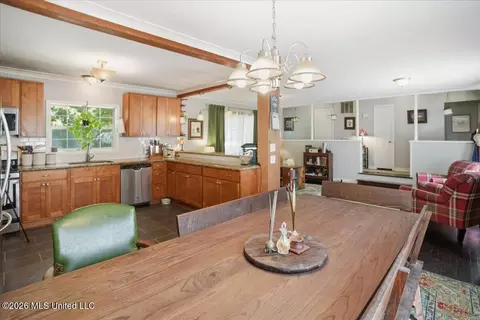Dining - 4429 Forest Park Dr, Jackson, MS 39211 photo 3 of 3