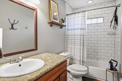 Bath - 4429 Forest Park Dr, Jackson, MS 39211 photo 3 of 3