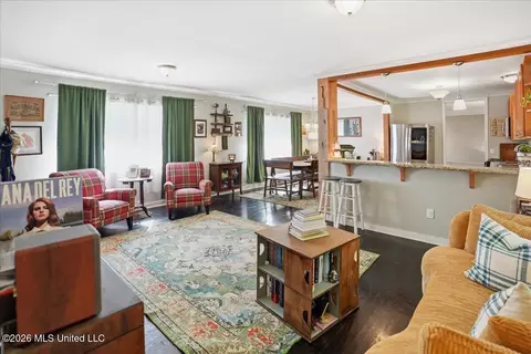 Living - 4429 Forest Park Dr, Jackson, MS 39211 photo 3 of 4