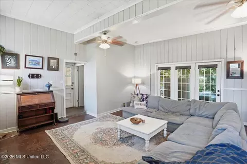 Living - 4429 Forest Park Dr, Jackson, MS 39211 photo 4 of 4