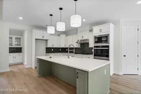 Kitchen - 1795 Single Tree Dr, Hernando, MS 38632 photo 2 of 4