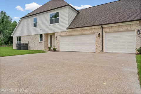 Exterior - 1795 Single Tree Dr, Hernando, MS 38632 photo 3 of 4