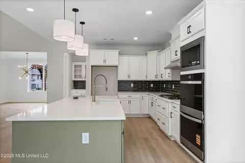Kitchen - 1795 Single Tree Dr, Hernando, MS 38632 photo 3 of 4