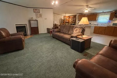185 Carol Ave, Florence, MS 39073 photo 2
