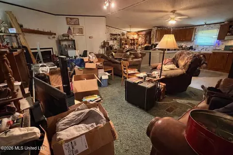 185 Carol Ave, Florence, MS 39073 photo 9
