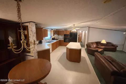 185 Carol Ave, Florence, MS 39073 photo 3