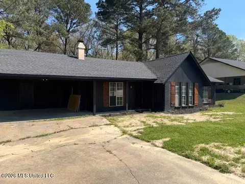 Exterior - 144 Thousand Oaks Cir, Jackson, MS 39212 photo 2 of 3