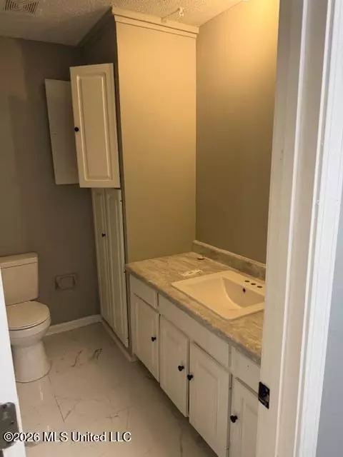 Bath - 144 Thousand Oaks Cir, Jackson, MS 39212 photo 1 of 1