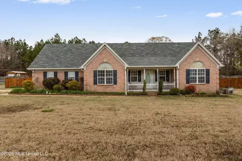 107 Hummingbird Ln, Byhalia, MS 38611