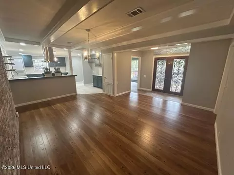 Living - 45 Stonegate Dr, Brandon, MS 39042 photo 1 of 6