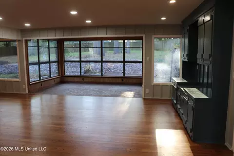 Living - 45 Stonegate Dr, Brandon, MS 39042 photo 3 of 6