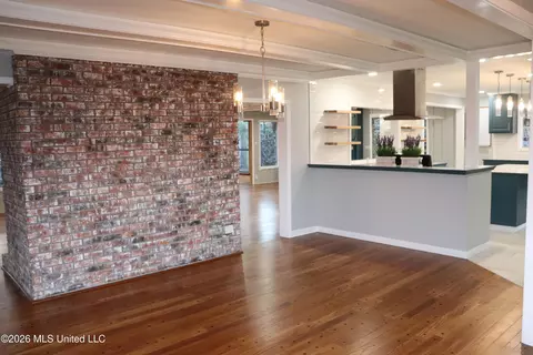 Living - 45 Stonegate Dr, Brandon, MS 39042 photo 1 of 6