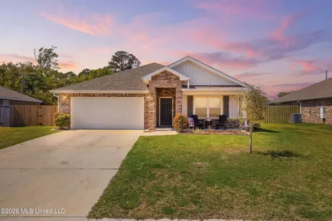 Exterior - 1090 Enclave Cir, Long Beach, MS 39560 photo 2 of 4