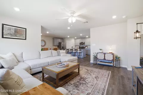 Living - 1090 Enclave Cir, Long Beach, MS 39560 photo 1 of 1
