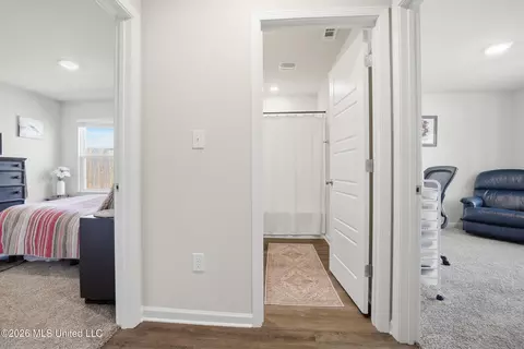 Entry Way - 1090 Enclave Cir, Long Beach, MS 39560 photo 2 of 2