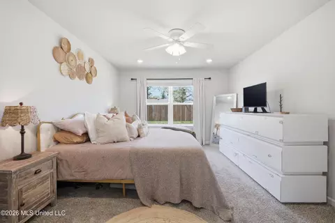 Bedroom - 1090 Enclave Cir, Long Beach, MS 39560 photo 2 of 3