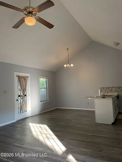 Living - 5543 Tiki Ln, Jackson, MS 39212 photo 2 of 2