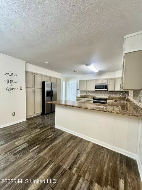 1315 Sussex Dr, Ocean Springs, MS 39564