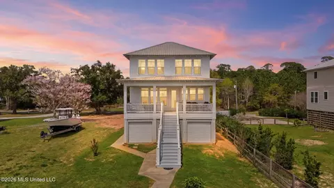 4723 E Belle Fontaine Rd, Ocean Springs, MS 39564