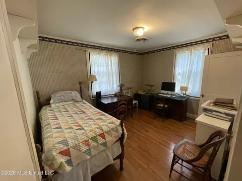 Bedroom - 425 Natchez Ave, Brookhaven, MS 39601 photo 4 of 6