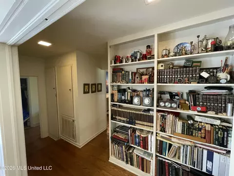 Entry Way - 425 Natchez Ave, Brookhaven, MS 39601 photo 1 of 3