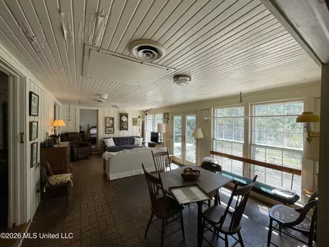 Exterior - 425 Natchez Ave, Brookhaven, MS 39601 photo 6 of 8