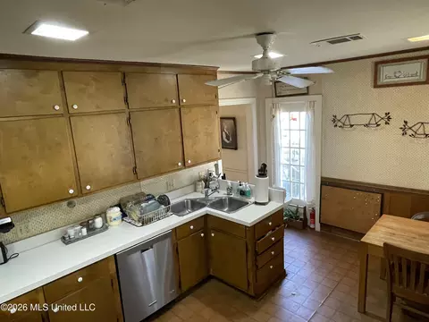 Kitchen - 425 Natchez Ave, Brookhaven, MS 39601 photo 2 of 2