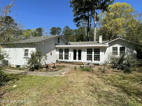 Exterior - 425 Natchez Ave, Brookhaven, MS 39601 photo 3 of 8