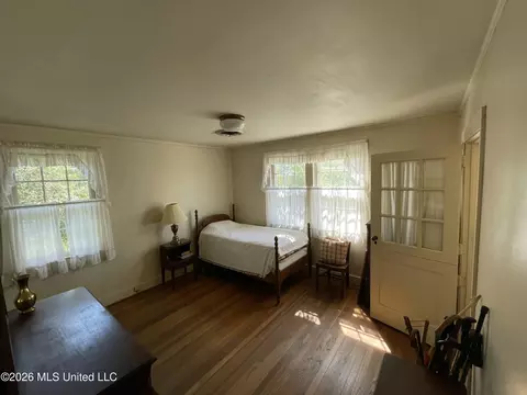 Bedroom - 425 Natchez Ave, Brookhaven, MS 39601 photo 2 of 6