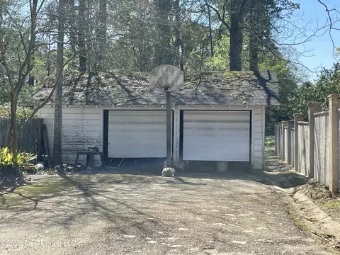 Exterior - 425 Natchez Ave, Brookhaven, MS 39601 photo 5 of 8