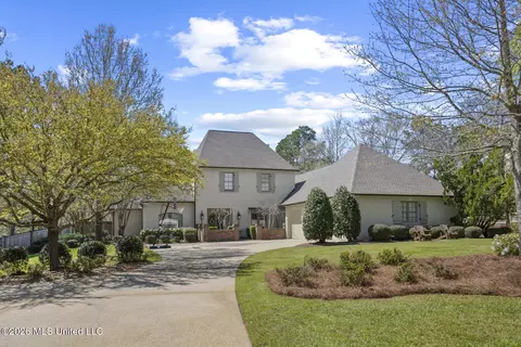 130 Summer Lake Dr, Ridgeland, MS 39157