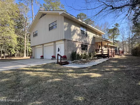 654 Koula Pl, Diamondhead, MS 39525