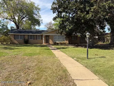 415 E Jeff Davis Ave, Greenwood, MS 38930
